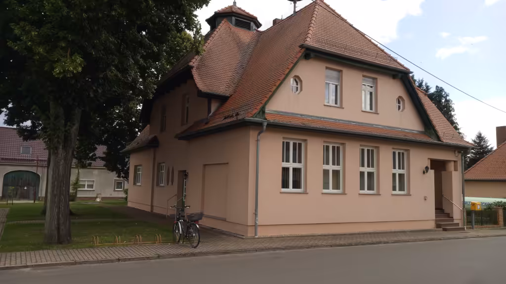 ../_images/schule-naundorf.avif